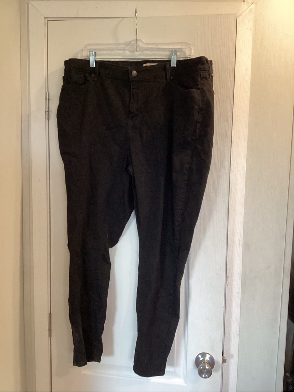 Signature by Levi Strauss Black Skinny jeans 35x30 EUC